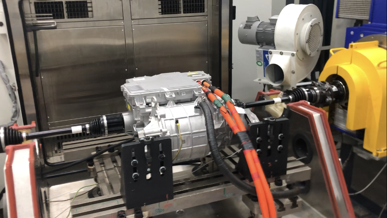 Powertrain dynamometer test bench